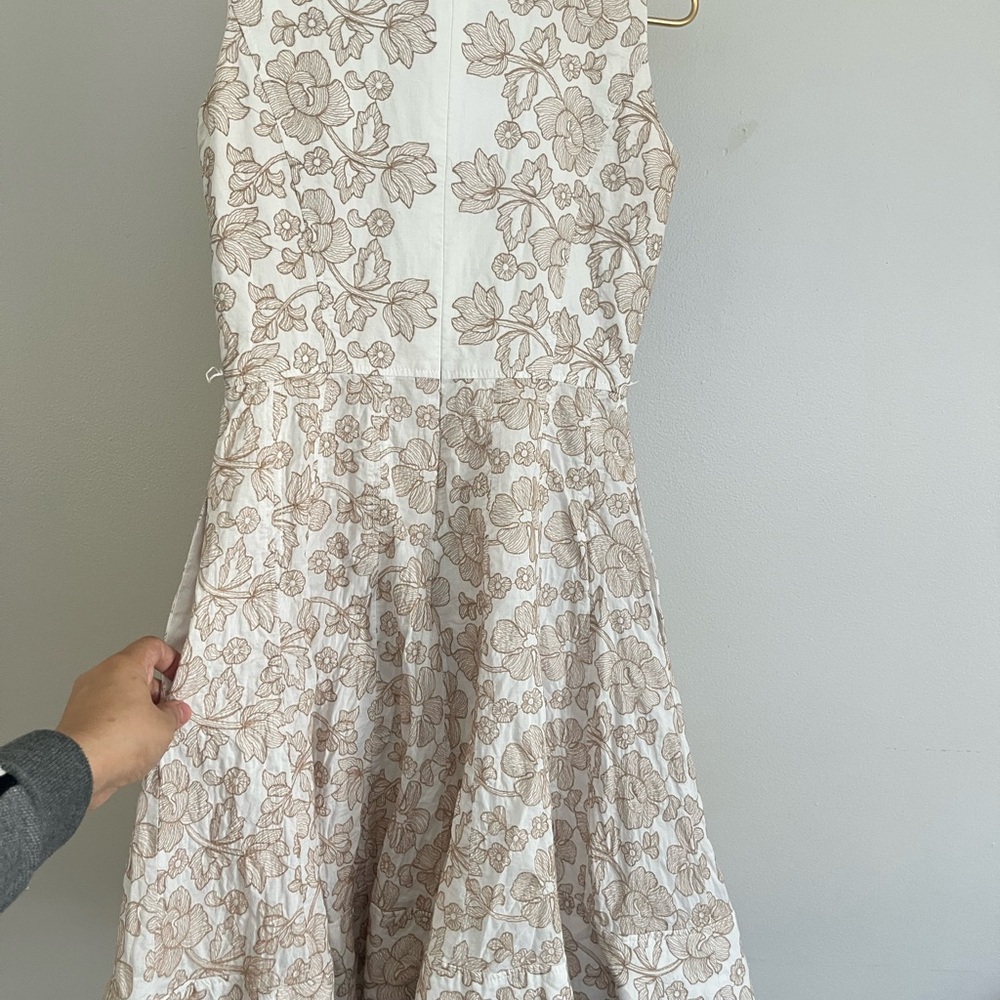 Anne Klein minimalist embroidered Floral Mini Dress White and Tan size 2 - Picture 7 of 7